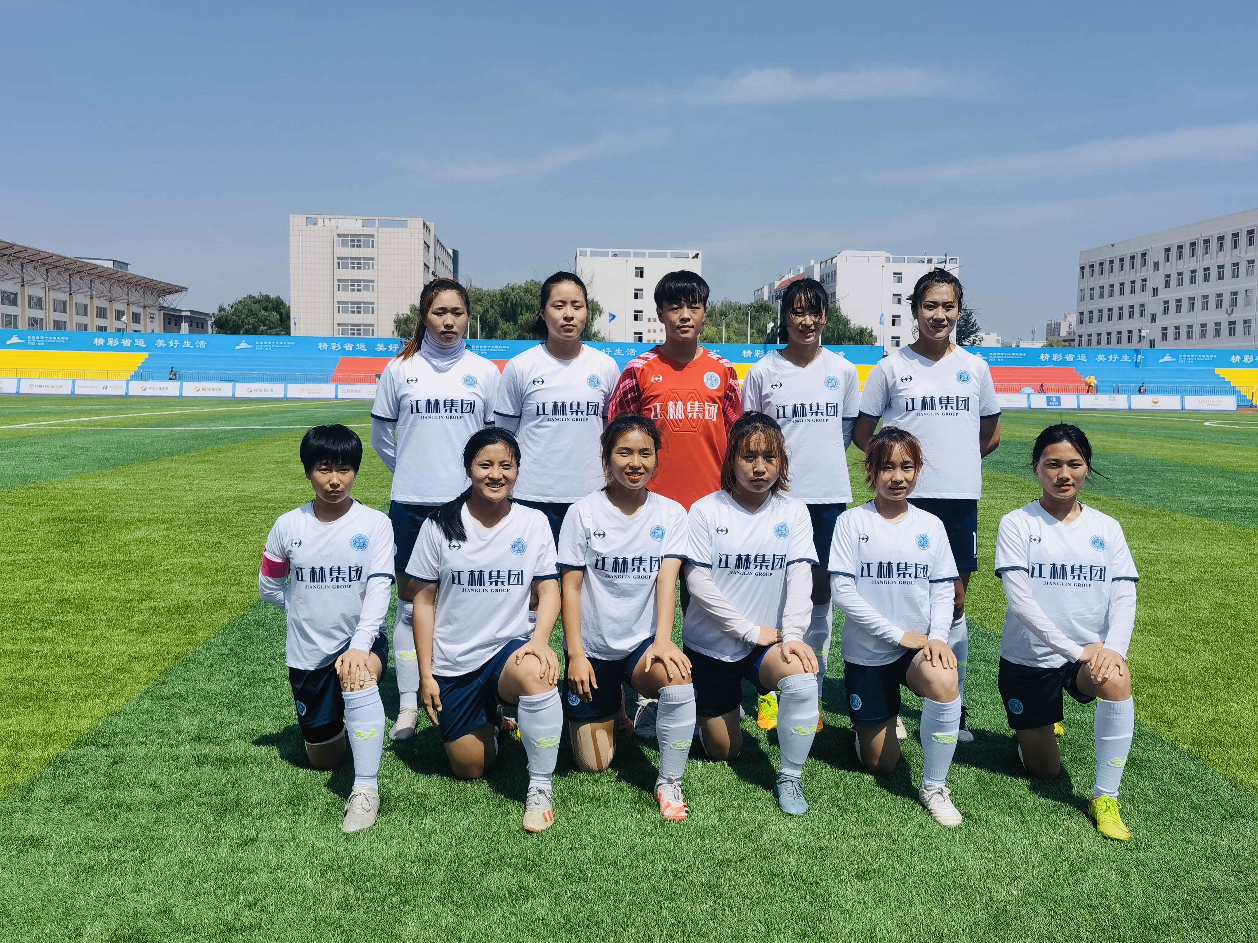 劲爆角逐！女子足球队实力拼搏相争