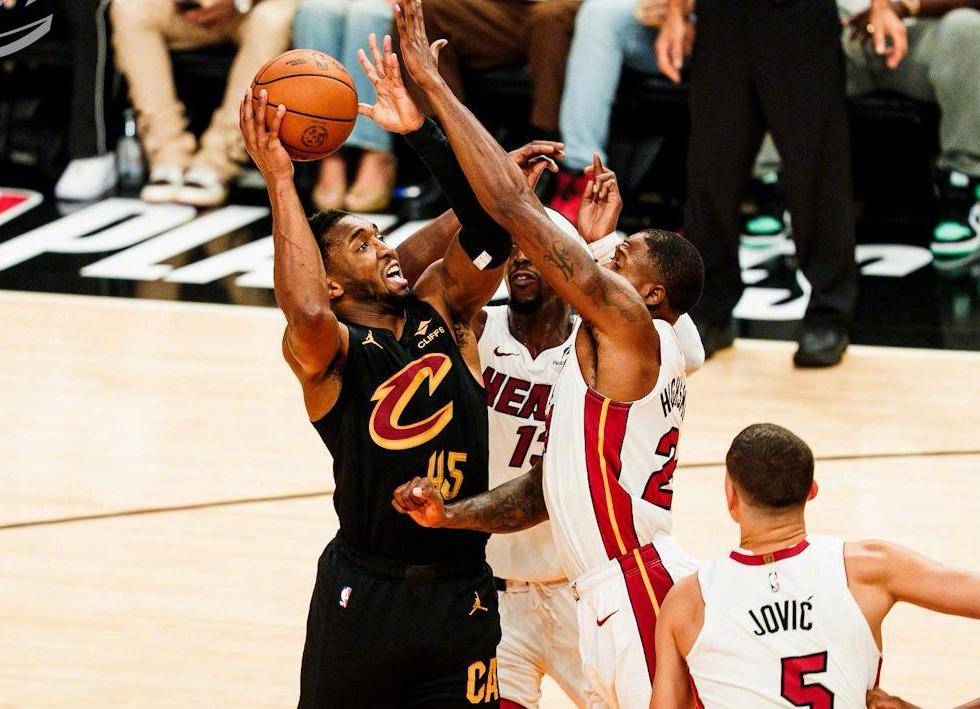 米切尔狂砍威金斯分，命运悬念迎来新赛季高光！