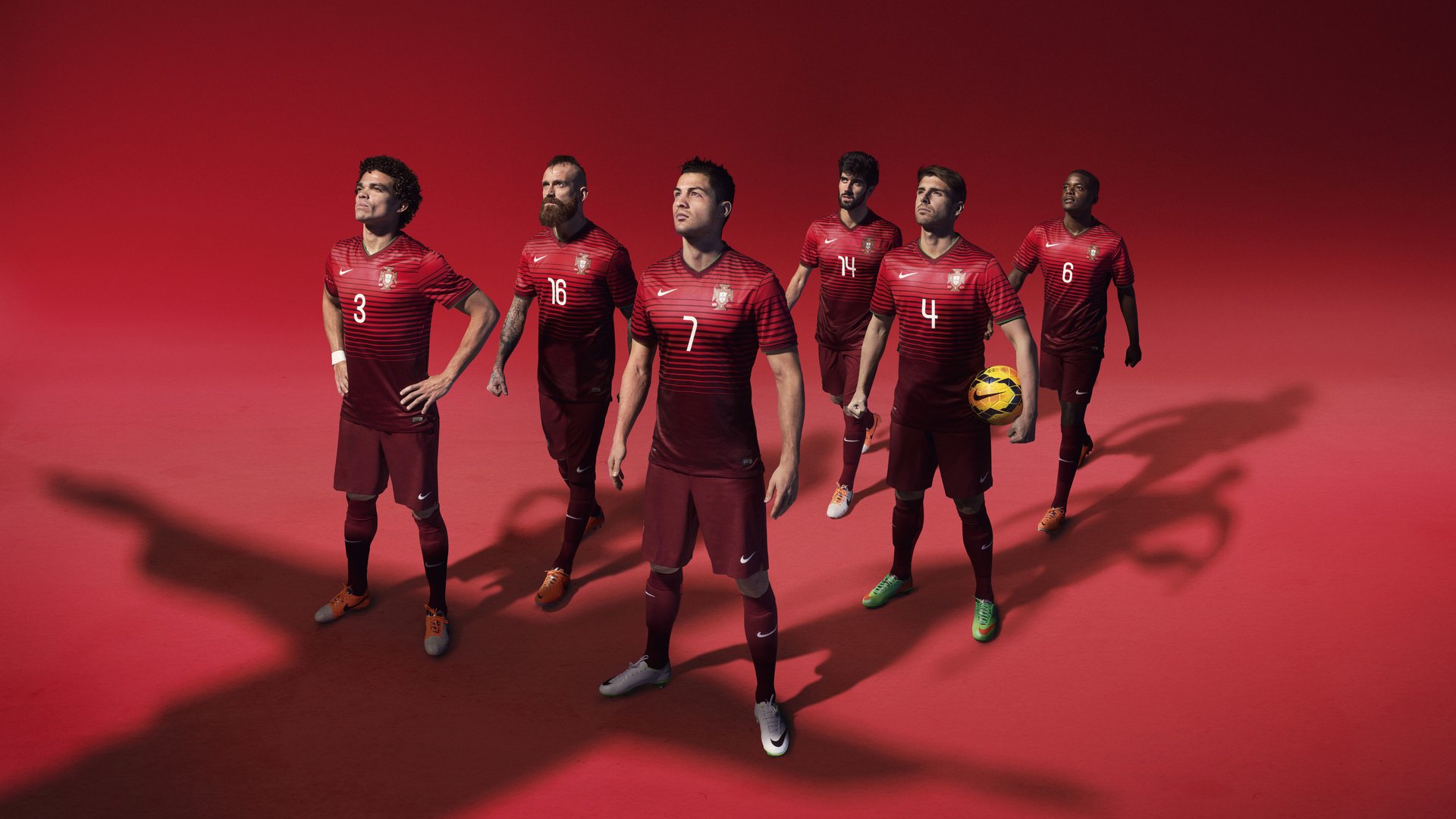 TES带队取胜!凯恩重要时刻出色发挥赛场气氛高涨